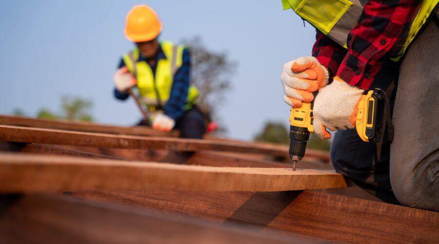 Expert Emergency Roof Repairs services in Manito, IL